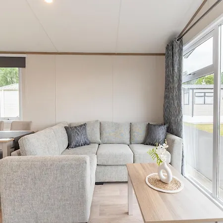 In Near Sandy Beaches, Cleaning Included Chalet De Haan