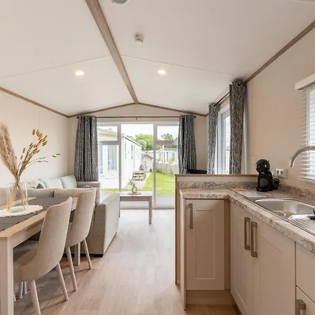 Chalet In Near Sandy Beaches, Cleaning Included *
