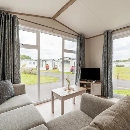 In Near Sandy Beaches, Cleaning Included Chalet De Haan