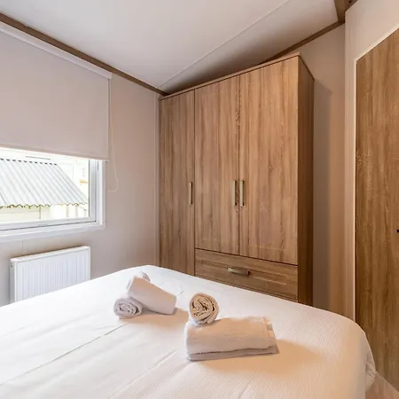In Near Sandy Beaches, Cleaning Included Chalet De Haan
